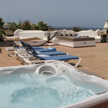 Paraiso, Heated Pool, Hottub, Roof Terrace, Wifi, Sea Views Playa Blanca (Lanzarote)