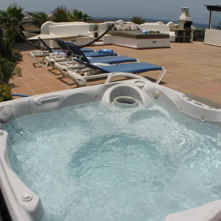 Villa Paraiso, Heated Pool, Hottub, Roof Terrace, Wifi, Sea Views