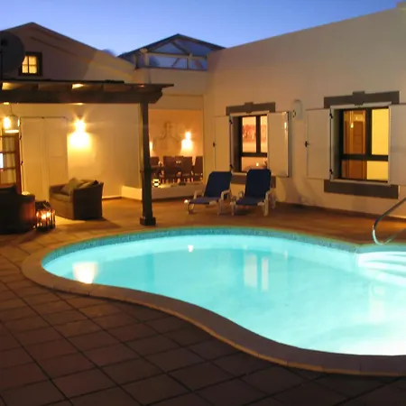 Villa Paraiso, Heated Pool, Hottub, Roof Terrace, Wifi, Sea Views *