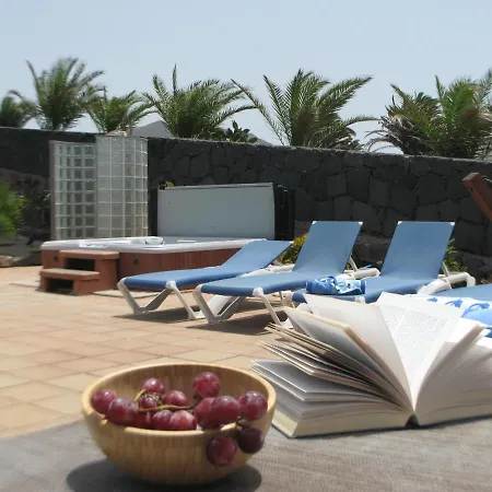 Villa Paraiso, Heated Pool, Hottub, Roof Terrace, Wifi, Sea Views