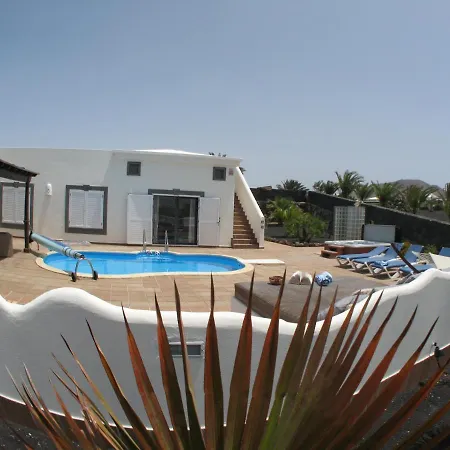 Paraiso, Heated Pool, Hottub, Roof Terrace, Wifi, Sea Views Villa *