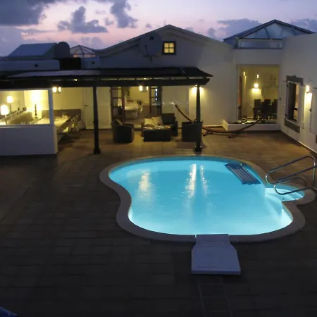 Βίλα Paraiso, Heated Pool, Hottub, Roof Terrace, Wifi, Sea Views *