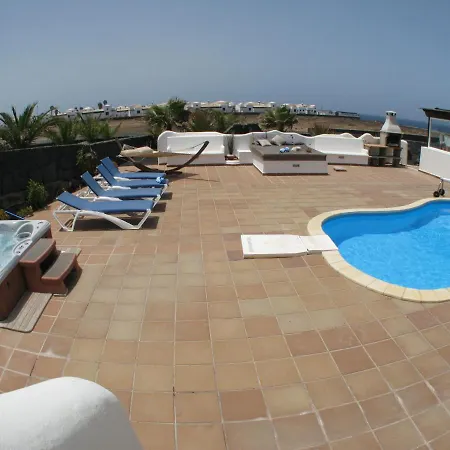 Paraiso, Heated Pool, Hottub, Roof Terrace, Wifi, Sea Views Playa Blanca (Lanzarote)