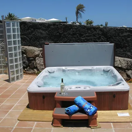 Paraiso, Heated Pool, Hottub, Roof Terrace, Wifi, Sea Views Villa